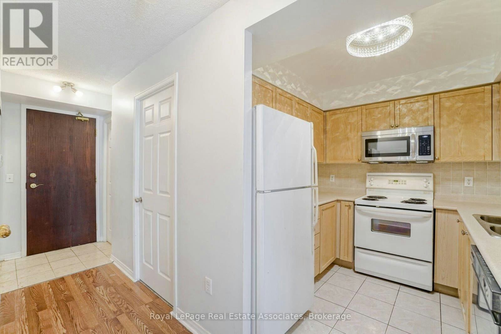 306-11 Michael Power Place, Toronto, ON, M9A 5G3 - 8