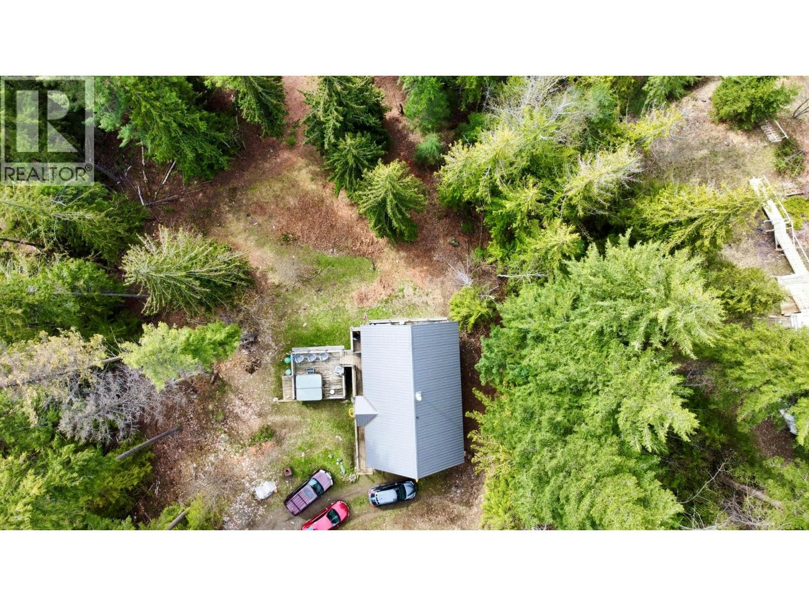3000 Vickers Trail, Anglemont, BC, V0E 1M8