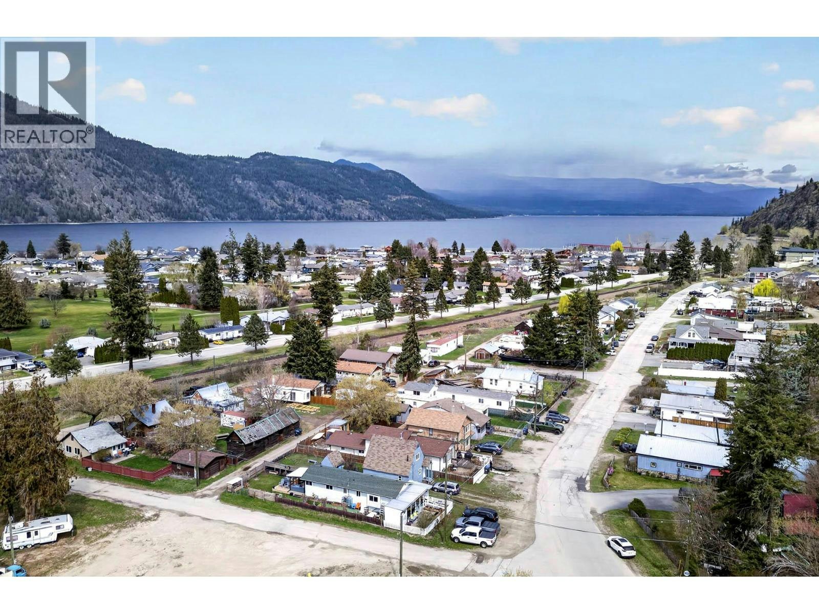 1018 Hillside Avenue, Chase, BC, V0E 1M0