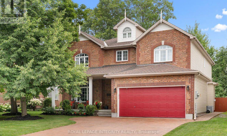 40 Bon Echo Crescent