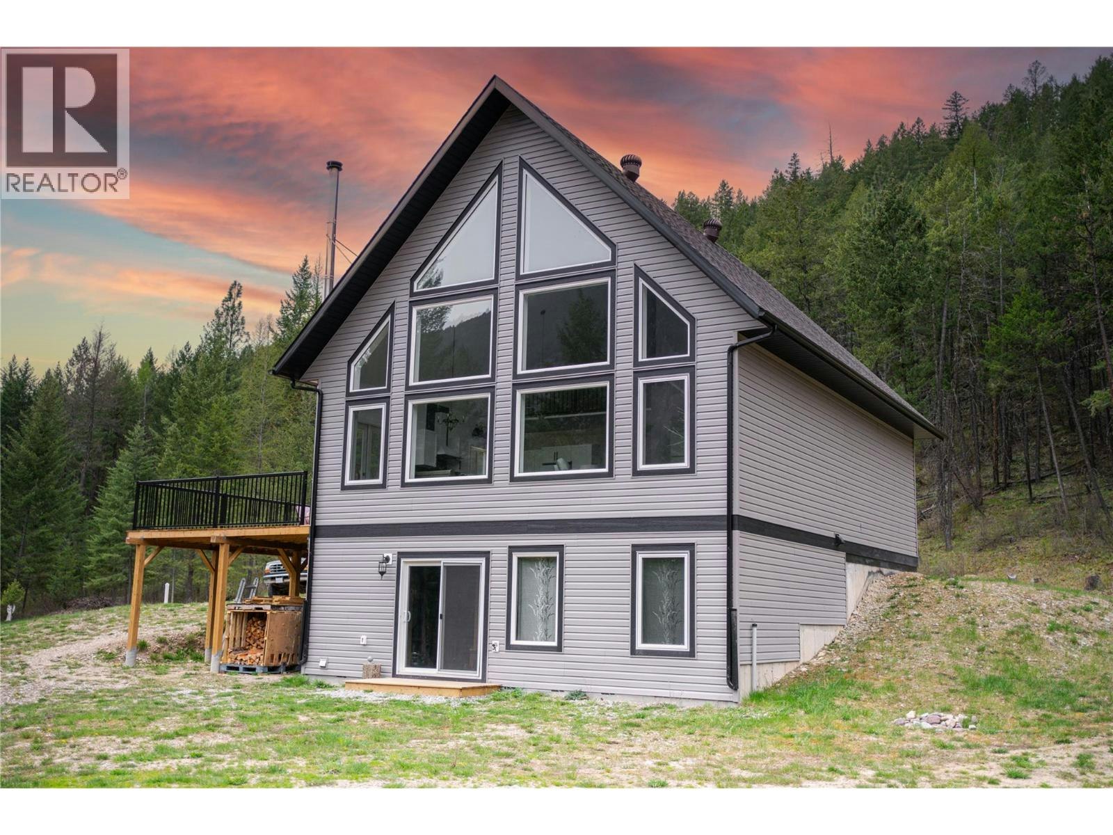 4165 93 Highway, Grasmere, BC, V0B 1R0