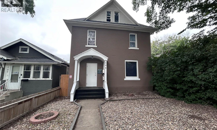 109 28th Street W