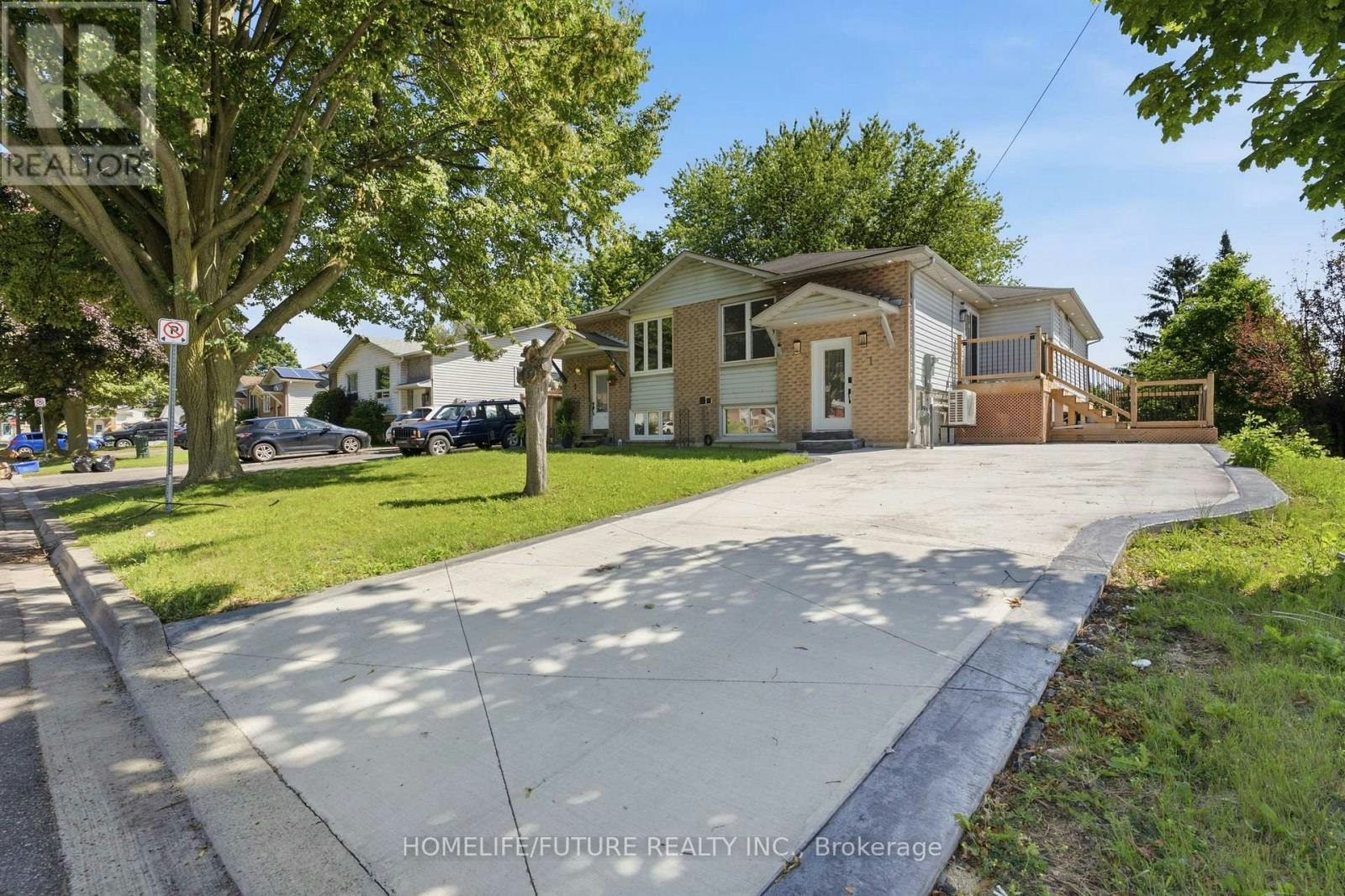 1 Lockhart Gate, Clarington, ON, L1C 4K9