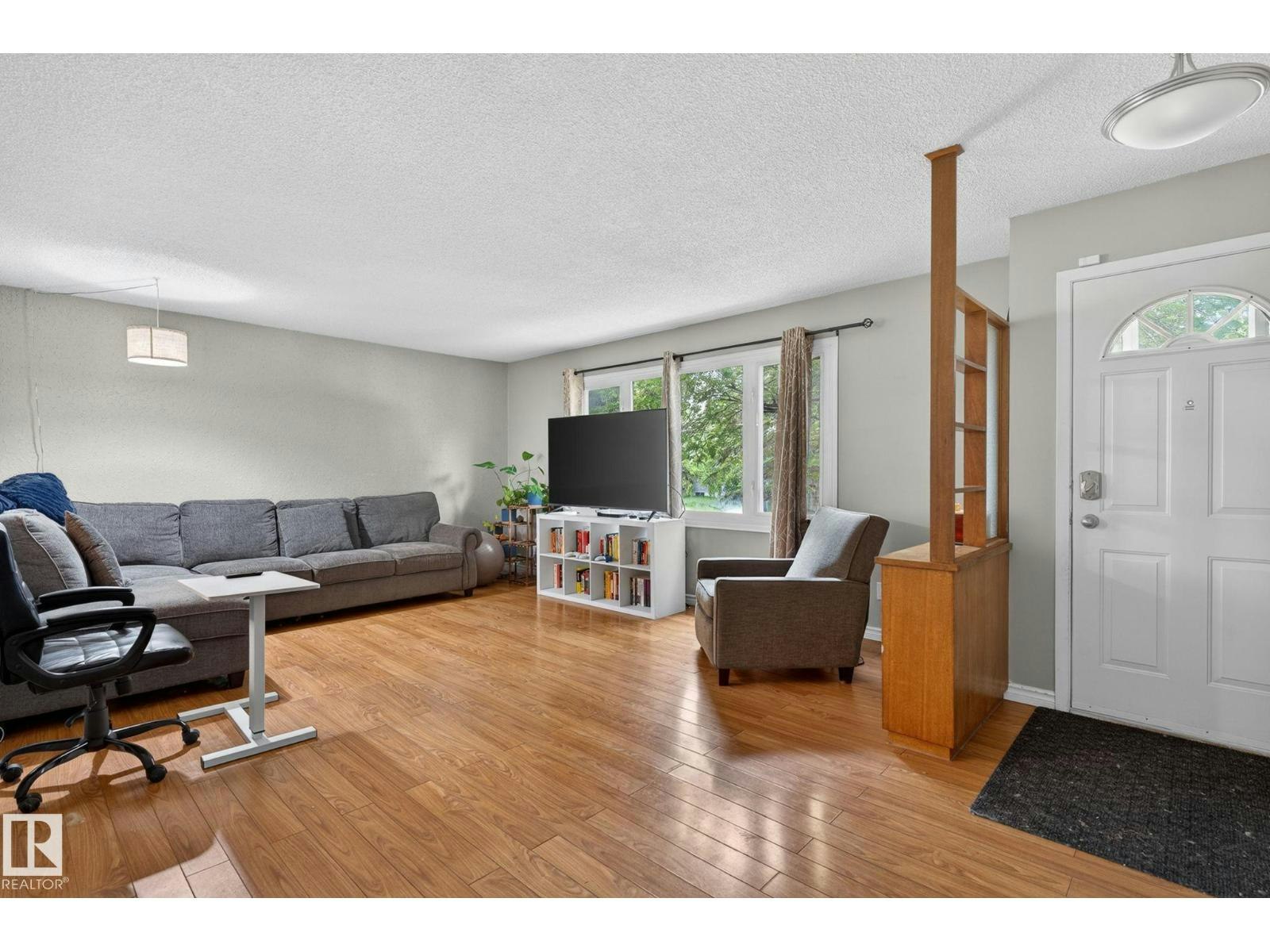 7804 136 Avenue NW - 2