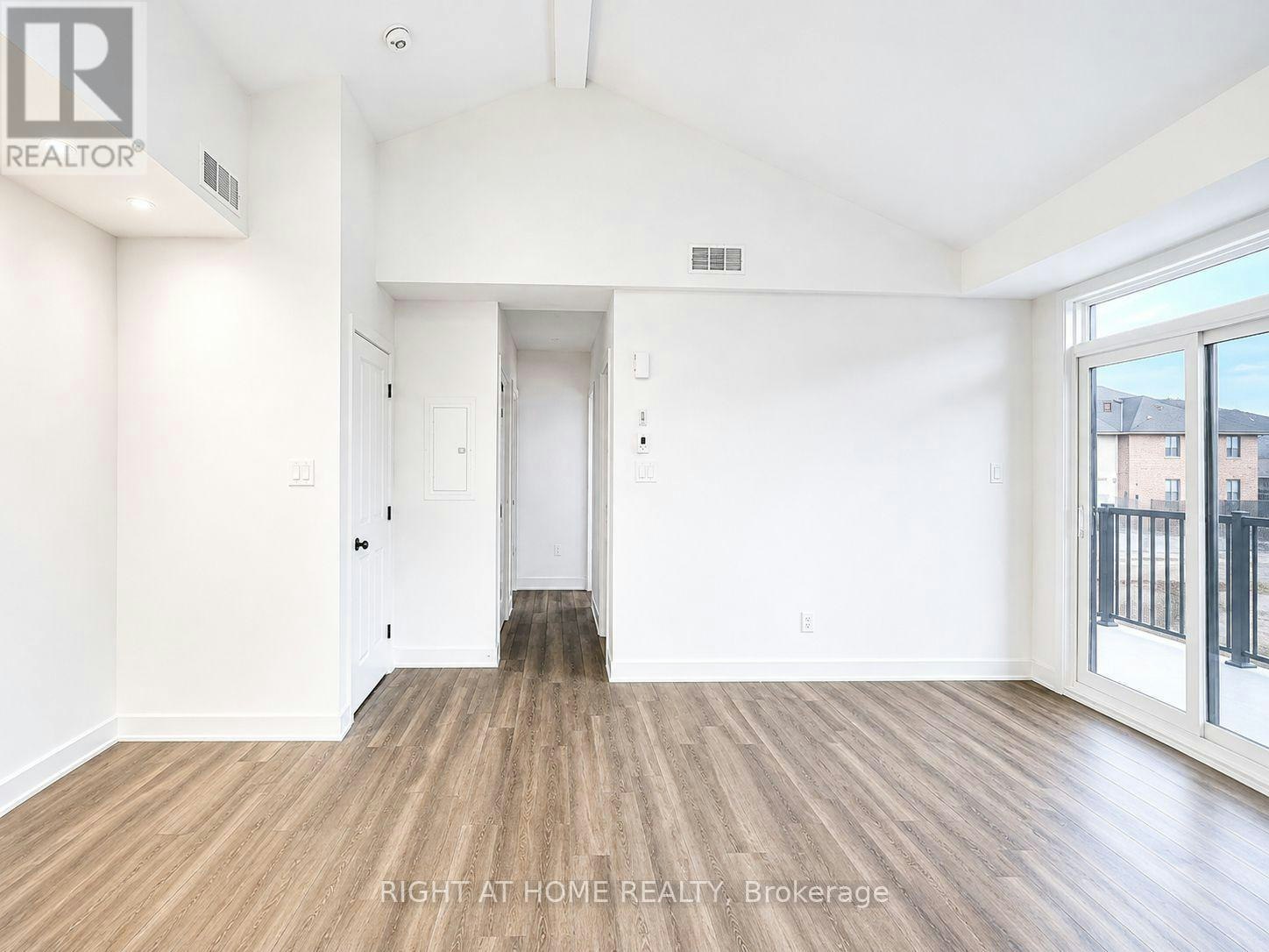 L-300 Tulum Crescent, Ottawa, ON, K2S 2Y4 - 3