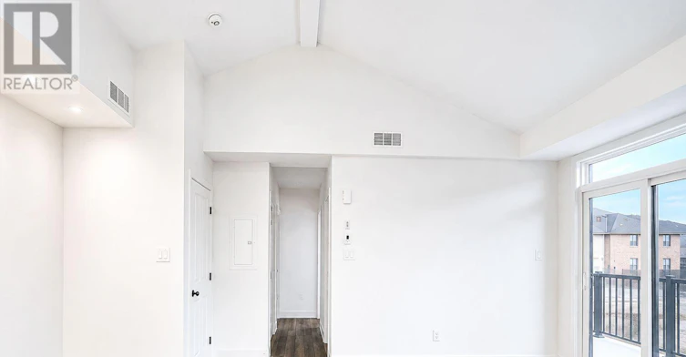 L-300 Tulum Crescent, Ottawa, ON, K2S 2Y4 - 3