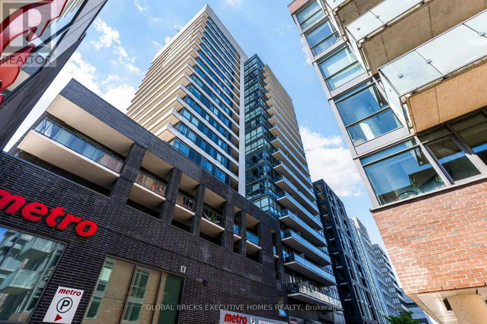20 Minowan Miikan Lane, Toronto, ON, M6J 0E5