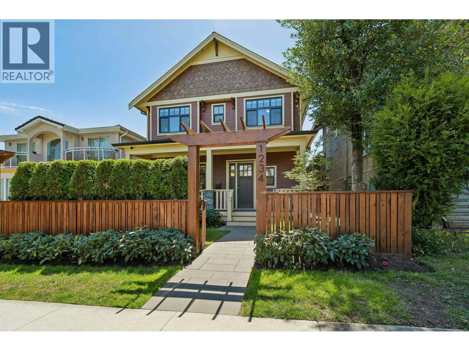 1234 E 19th Avenue, Vancouver, BC, V5V 1L3