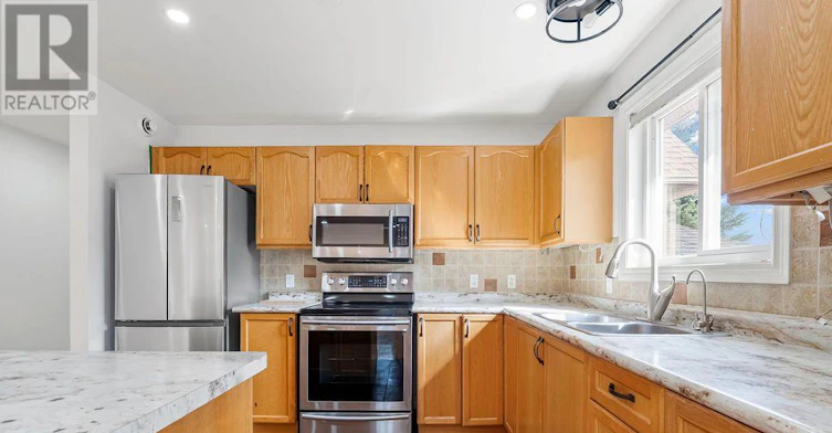 4 Champlain Boulevard, Kawartha Lakes, ON, K9V 0H9 - 9