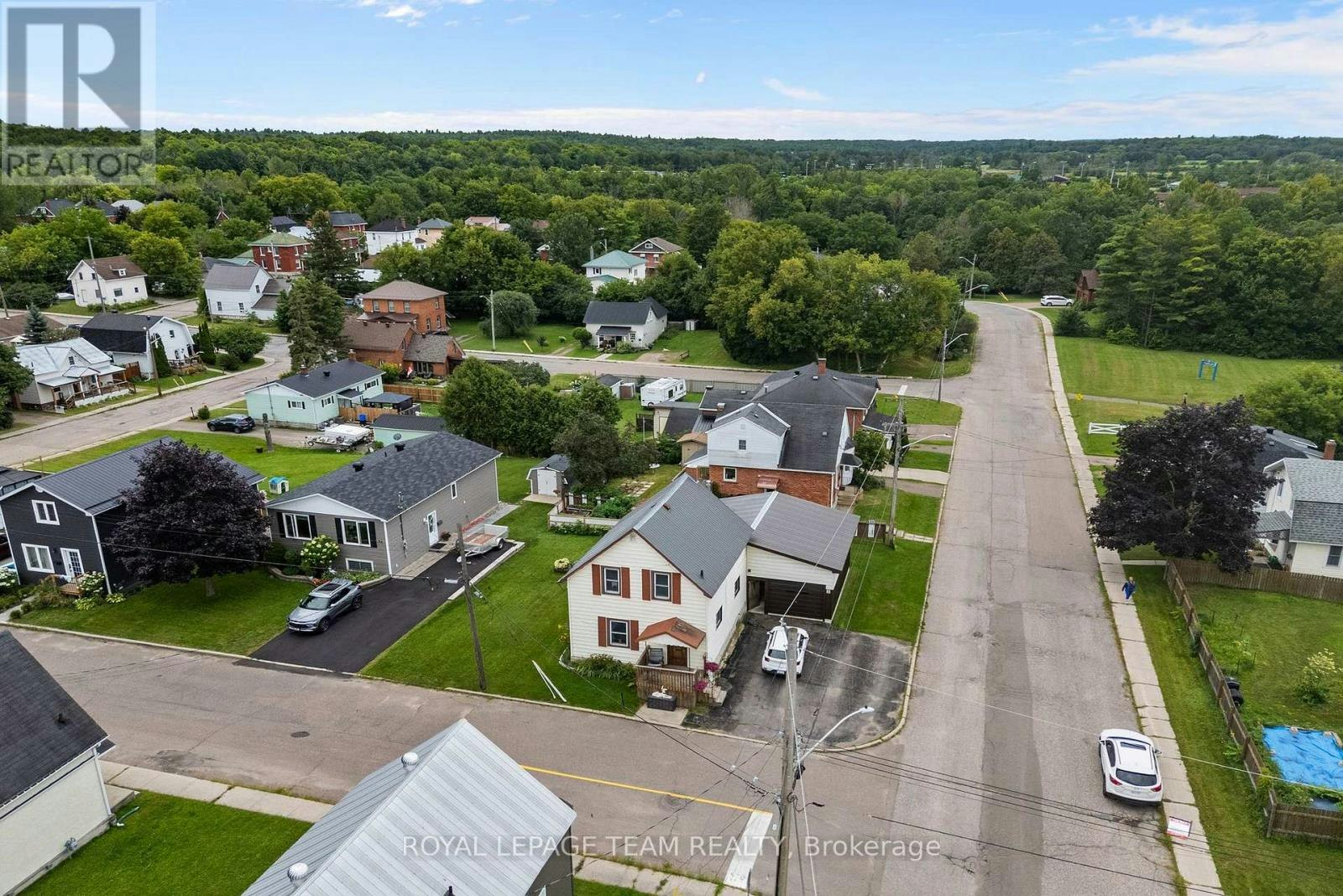 80 Bank Street S, Renfrew, ON, K7V 2E6