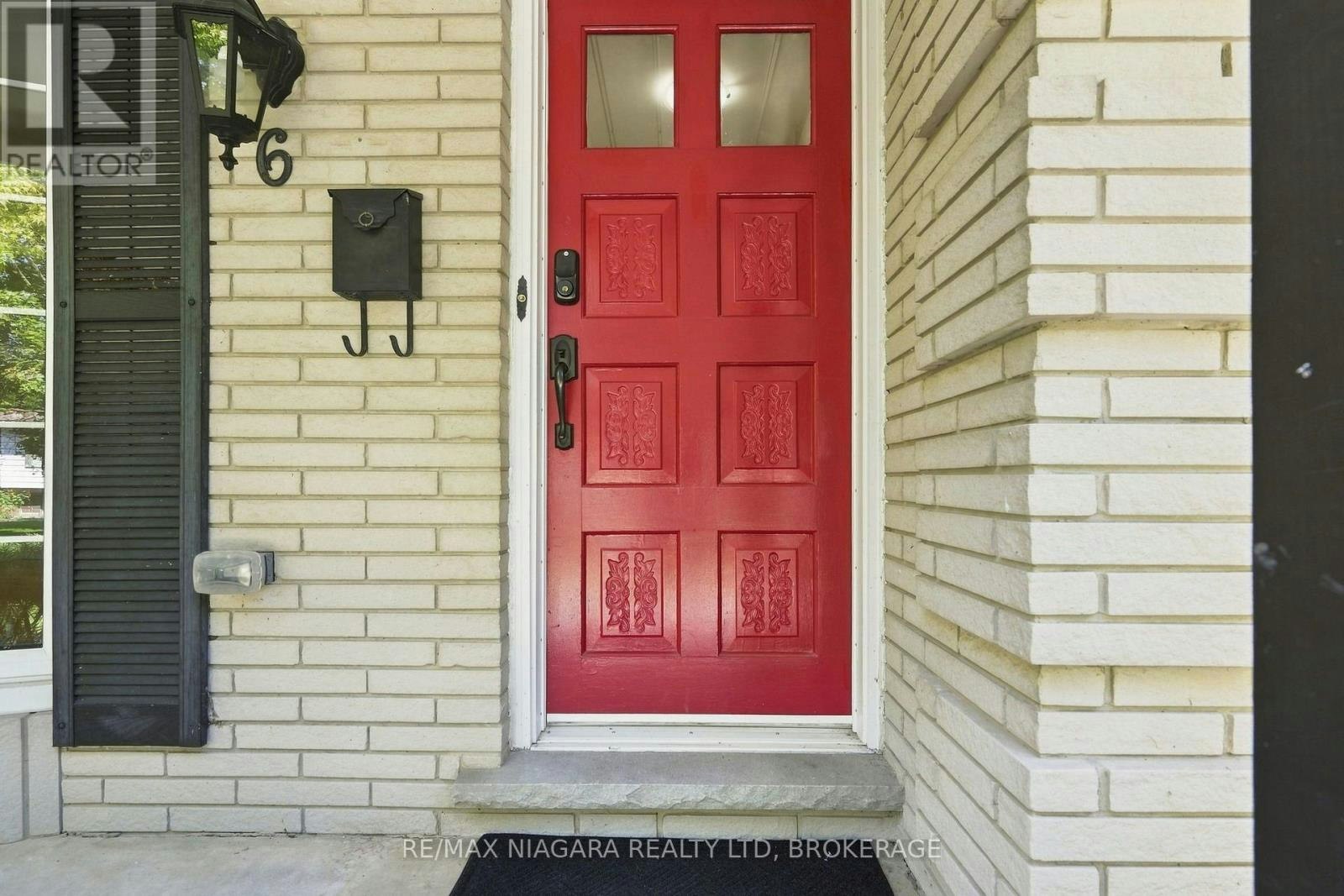 6 Royal Oak Drive, St. Catharines, ON, L2N 4B6 - 4