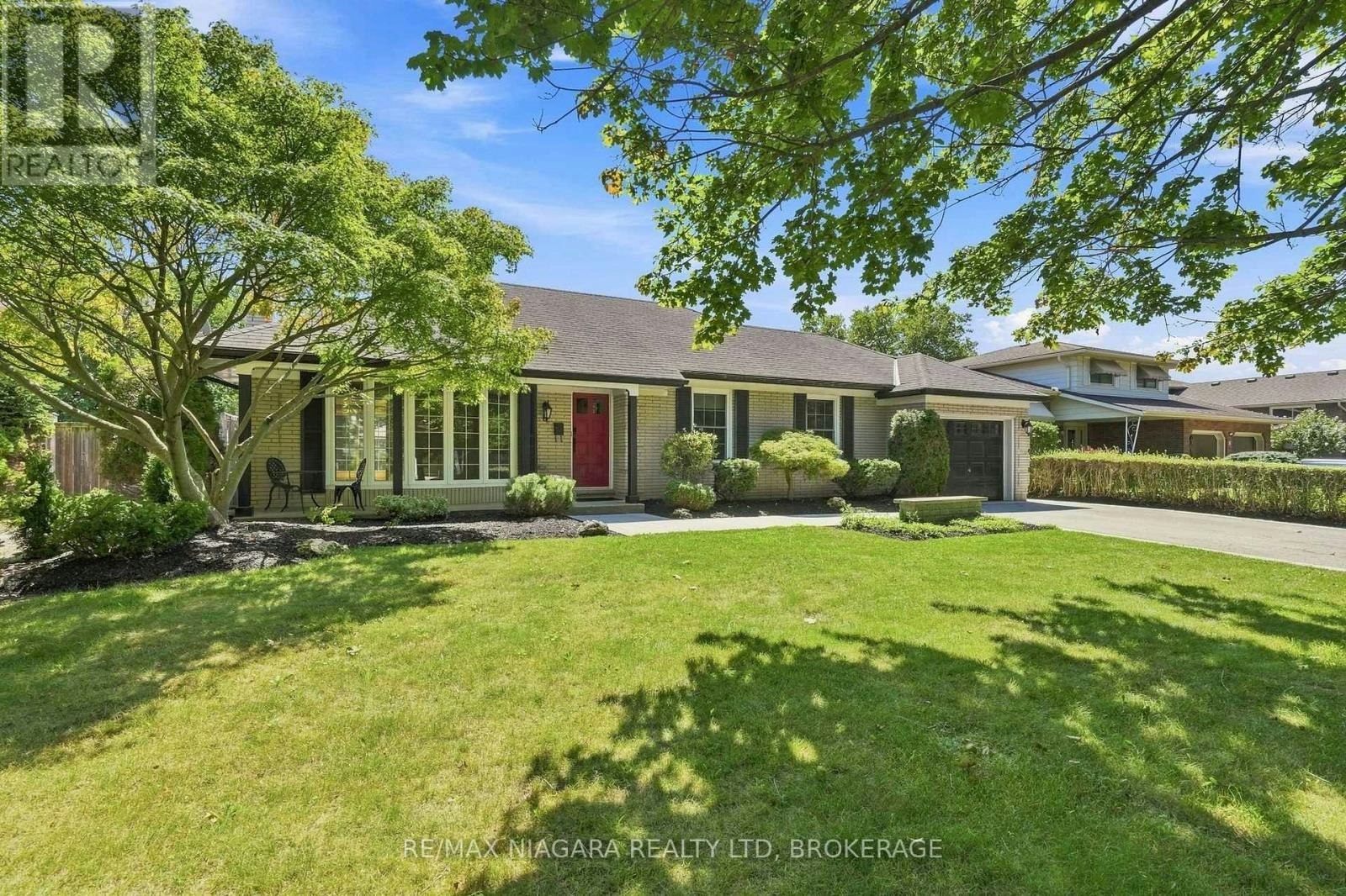 6 Royal Oak Drive, St. Catharines, ON, L2N 4B6 - 2