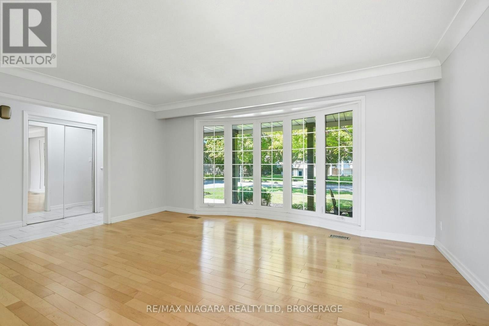 6 Royal Oak Drive, St. Catharines, ON, L2N 4B6 - 8