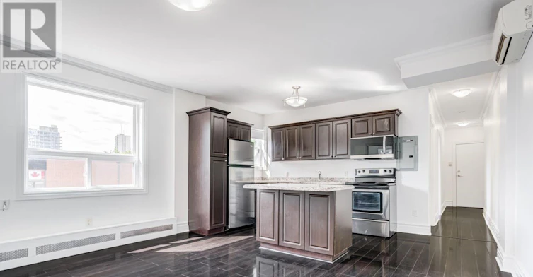 4-2 Craighurst Avenue, Toronto, ON, M4R 1J8