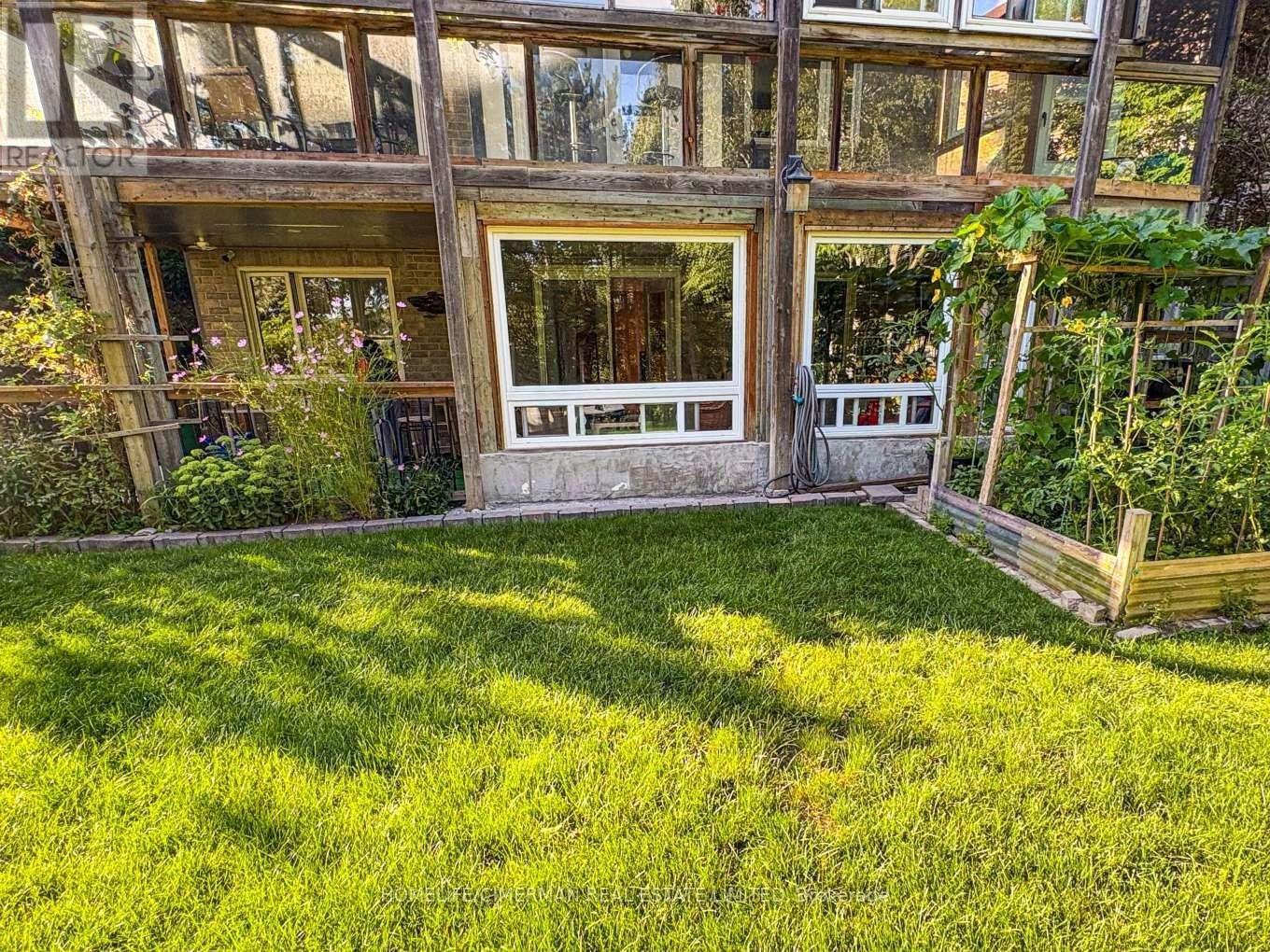 17 Breda Court, Richmond Hill, ON, L4C 6E1