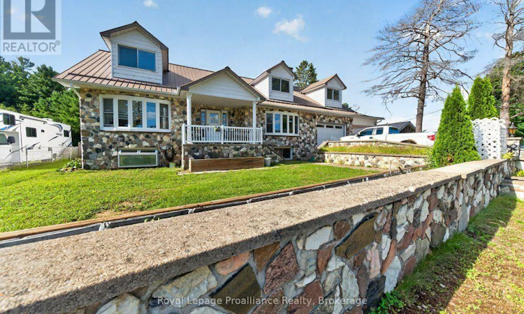 17 32 Park Lane/ Tall Pine Road WEST
