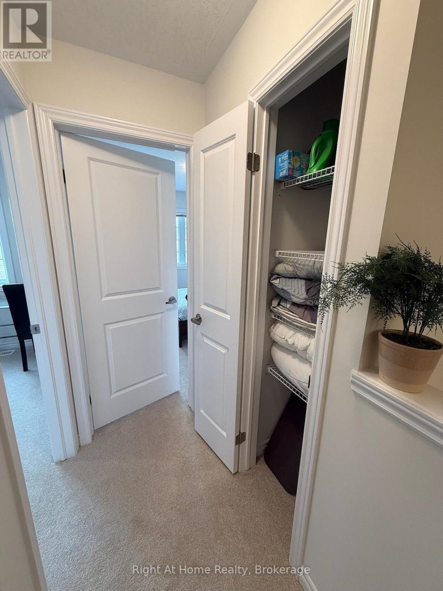 UPPER-217 Benninger Drive, Kitchener, ON, N2E 0K1 - 35