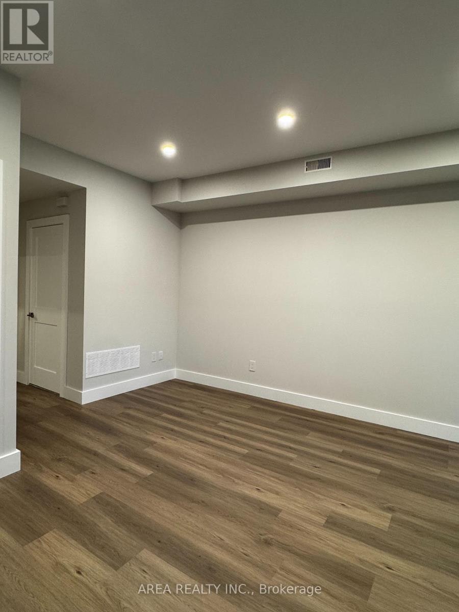 MAIN-501 Northcliffe Boulevard, Toronto, ON, M6E 3L4 - 6
