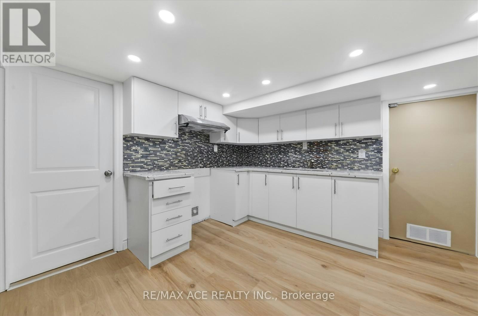 BSMT-40 Brinloor Boulevard, Toronto, ON, M1M 1L5 - 10