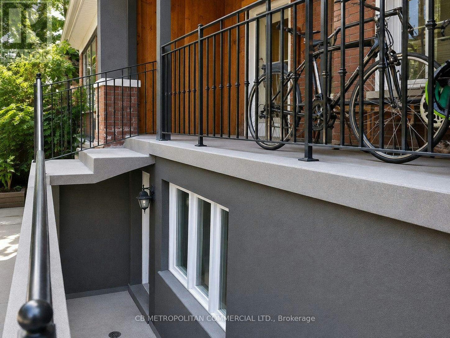 827 Dupont Street, Toronto, ON, M6G 1Z7 - 2