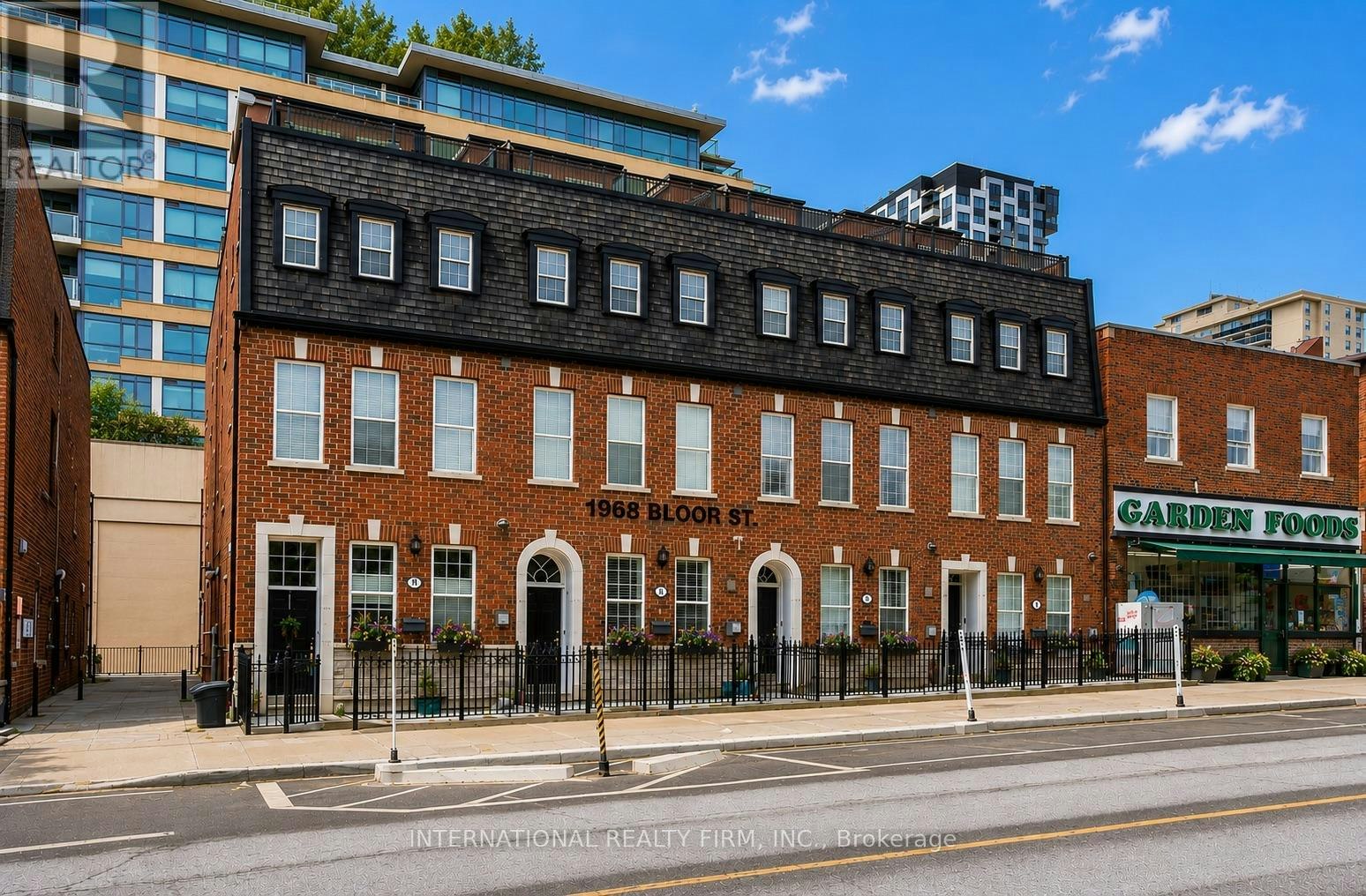 16-1970 Bloor Street W, Toronto, ON, M6P 3K9