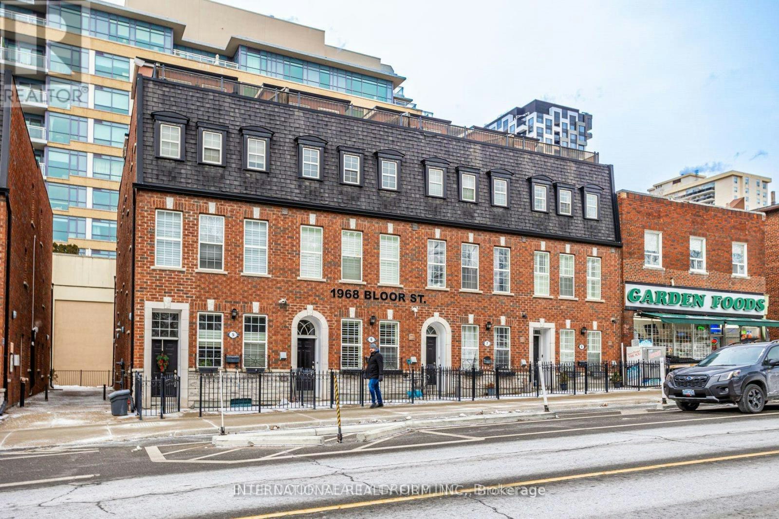 16-1970 Bloor Street W, Toronto, ON, M6P 3K9