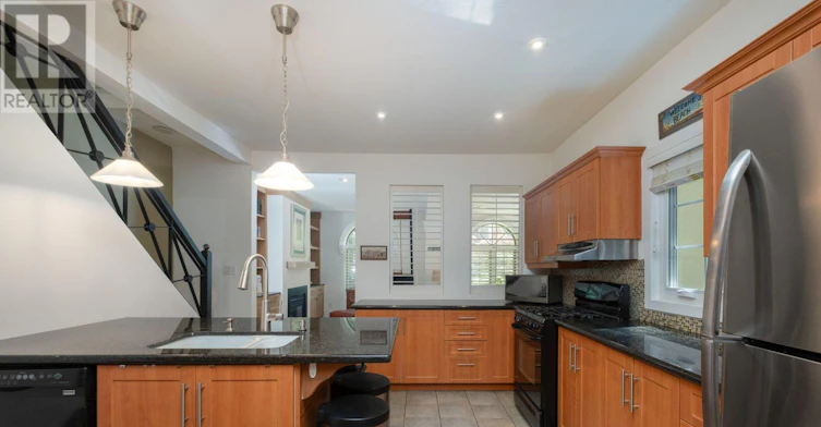 30 Scarborough Road, Toronto, ON, M4E 3M5 - 9