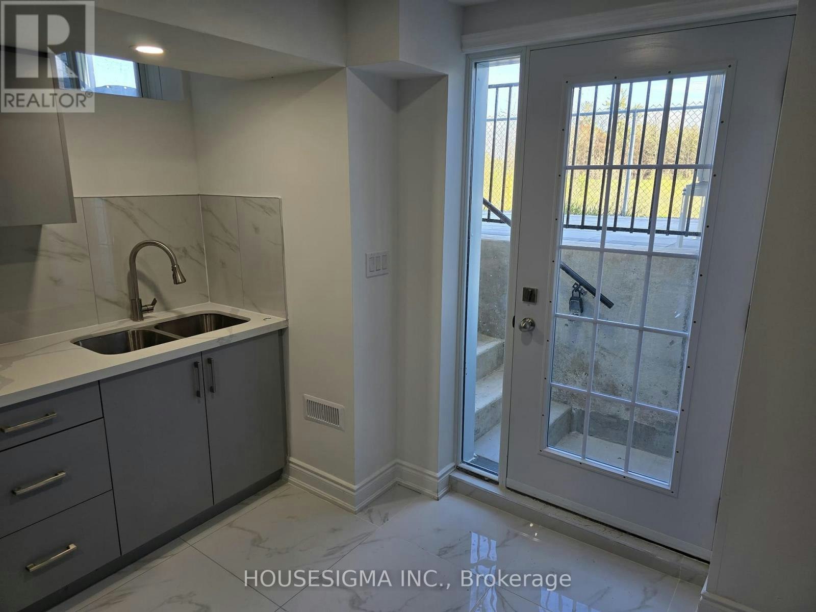BSMT-18 Shepherd Drive, Barrie, ON, L9J 0P3 - 4