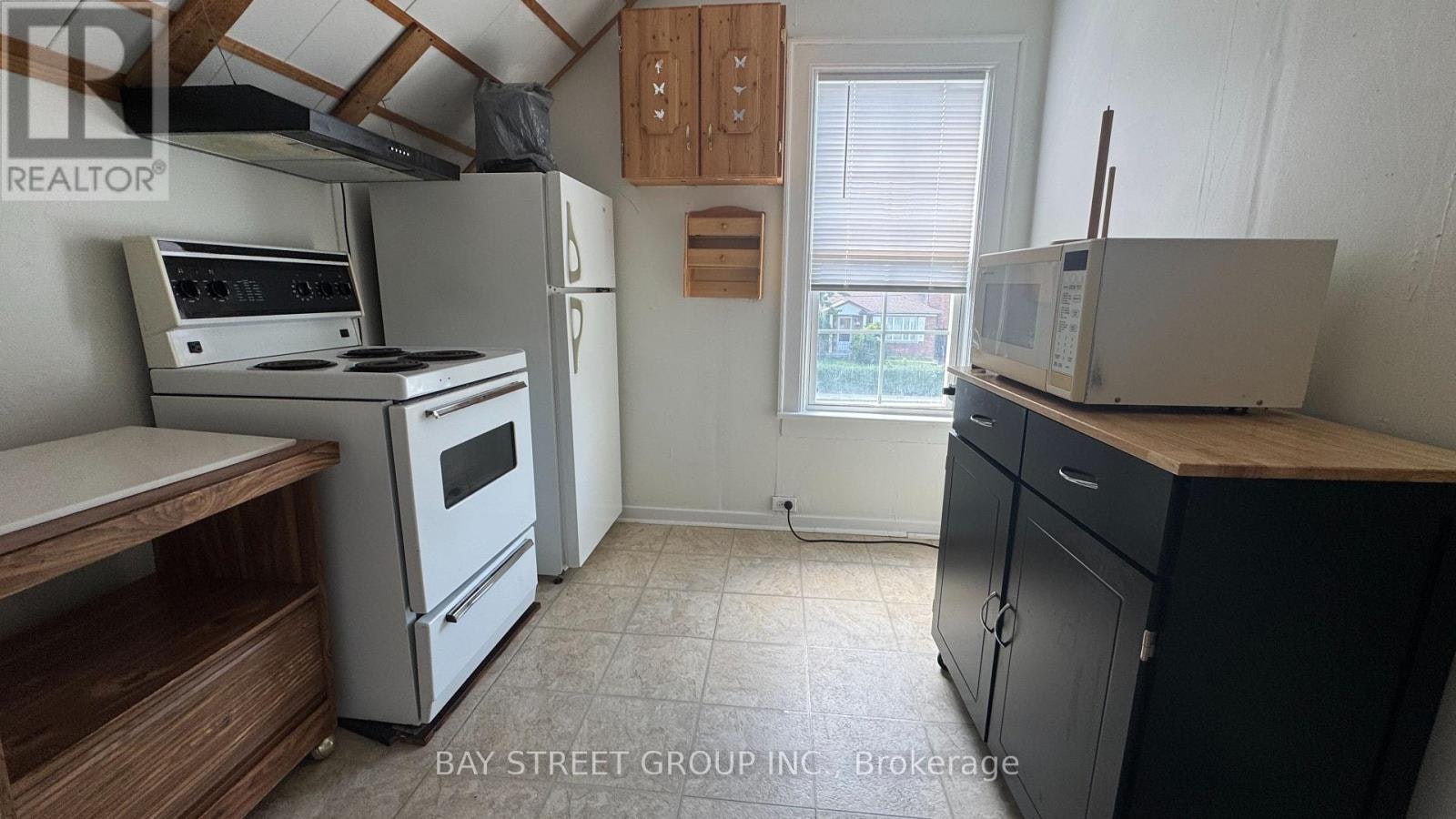 UPPER-4138 Drummond Road, Niagara Falls, ON, L2E 6B9 - 2