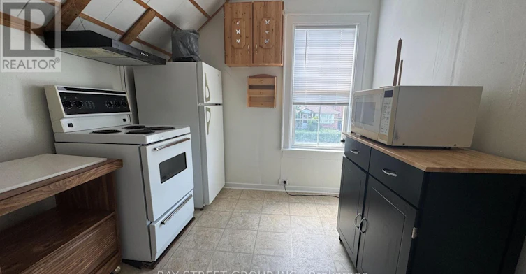 UPPER-4138 Drummond Road, Niagara Falls, ON, L2E 6B9 - 2
