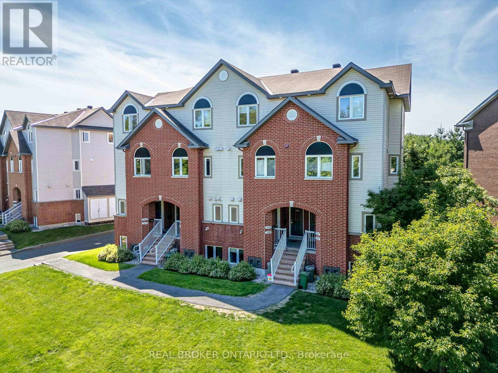 292 London Terrace, Ottawa, ON, K1K 2W2