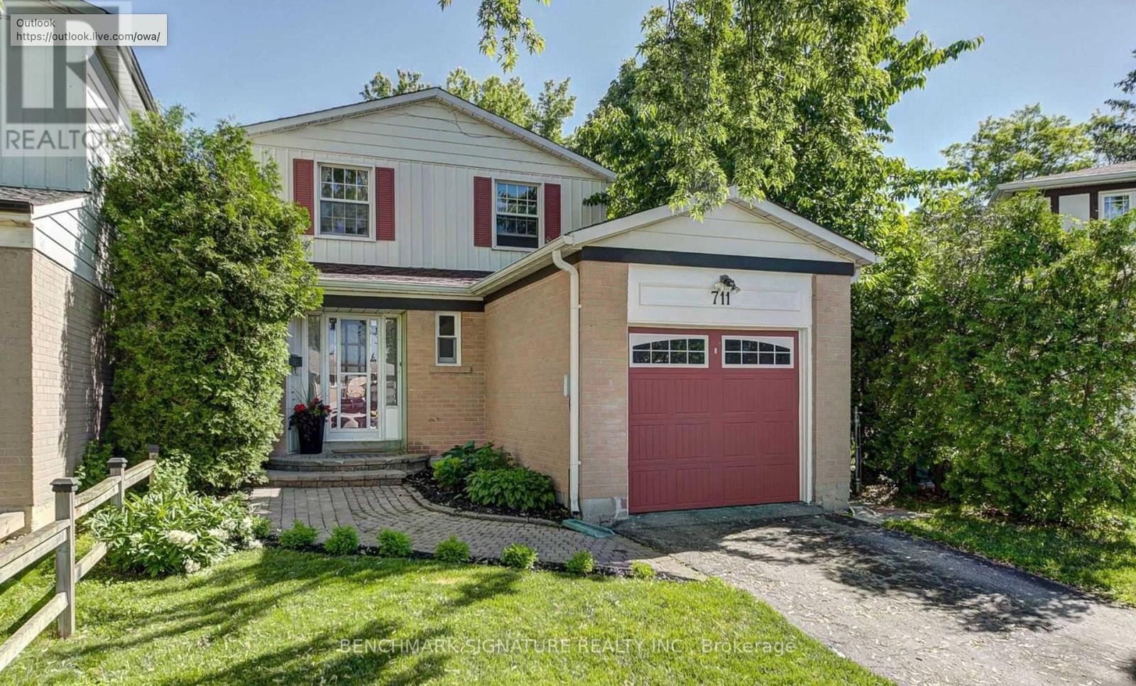 711 Leeder Court, Newmarket, ON, L3Y 5A8