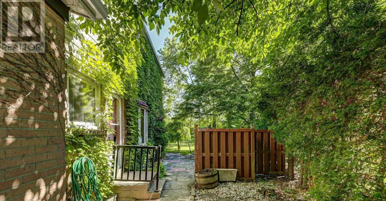 711 Leeder Court, Newmarket, ON, L3Y 5A8 - 2