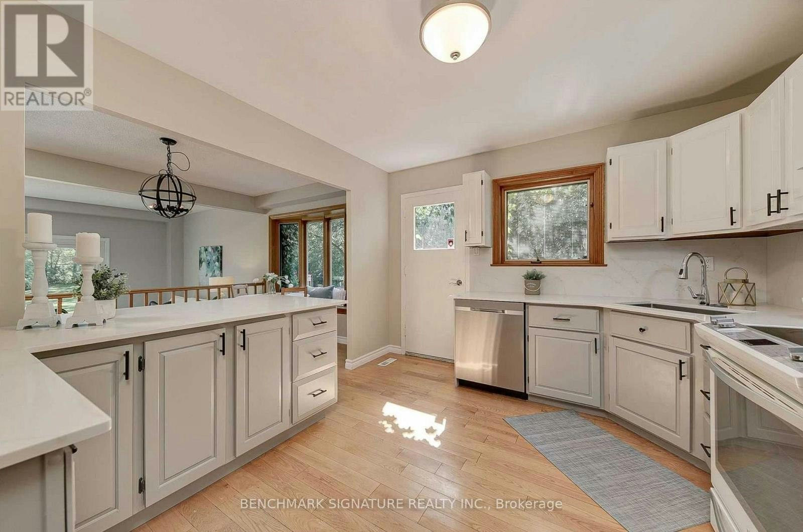 711 Leeder Court, Newmarket, ON, L3Y 5A8 - 6
