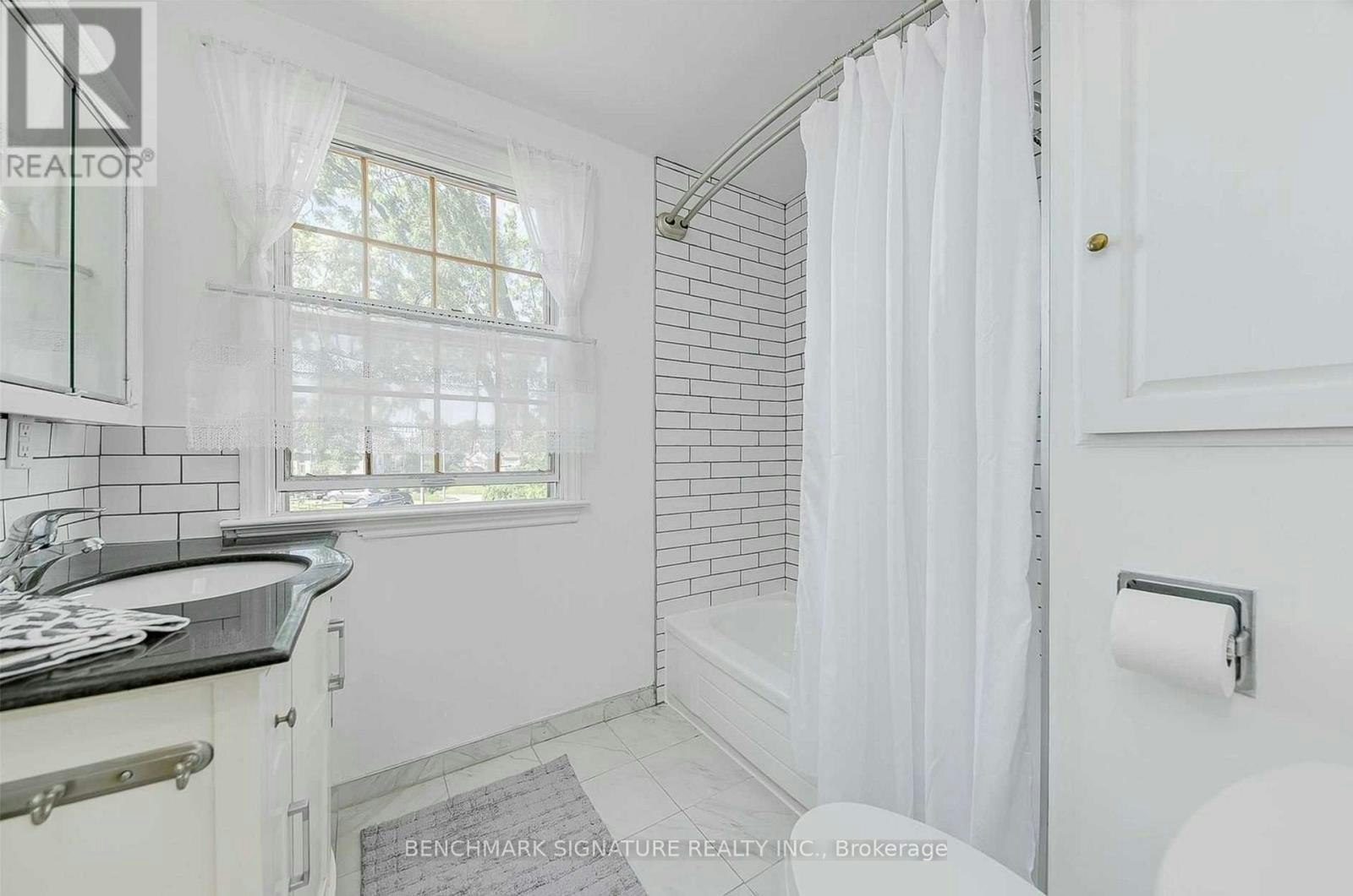 711 Leeder Court, Newmarket, ON, L3Y 5A8 - 10