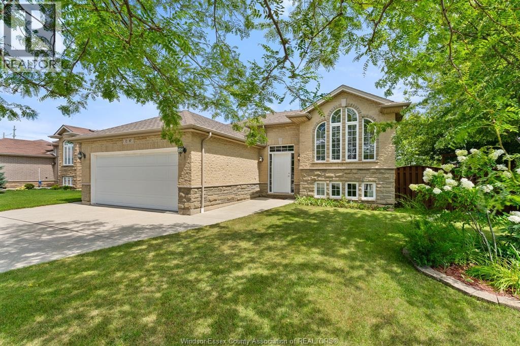17 Hazel Crescent, Kingsville, ON, N9Y 0A8