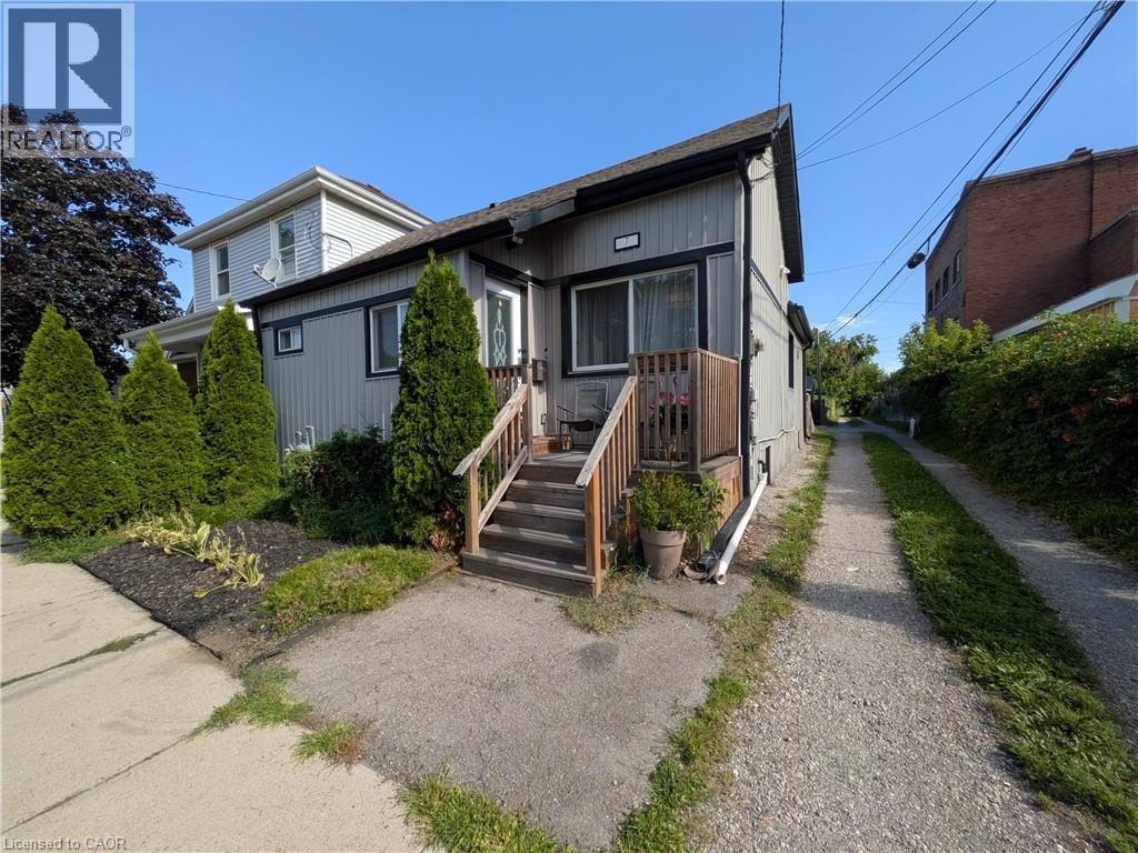 7 Campbell Avenue, Hamilton, ON, L8L 2M7