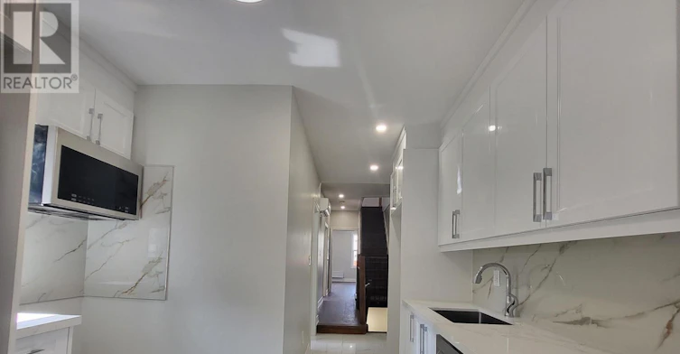 2-49 Vine Avenue, Toronto, ON, M6P 1V6 - 6