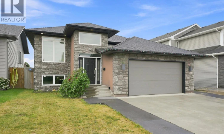 215 Padget Crescent
