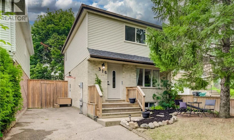 316 Ristau Place S
