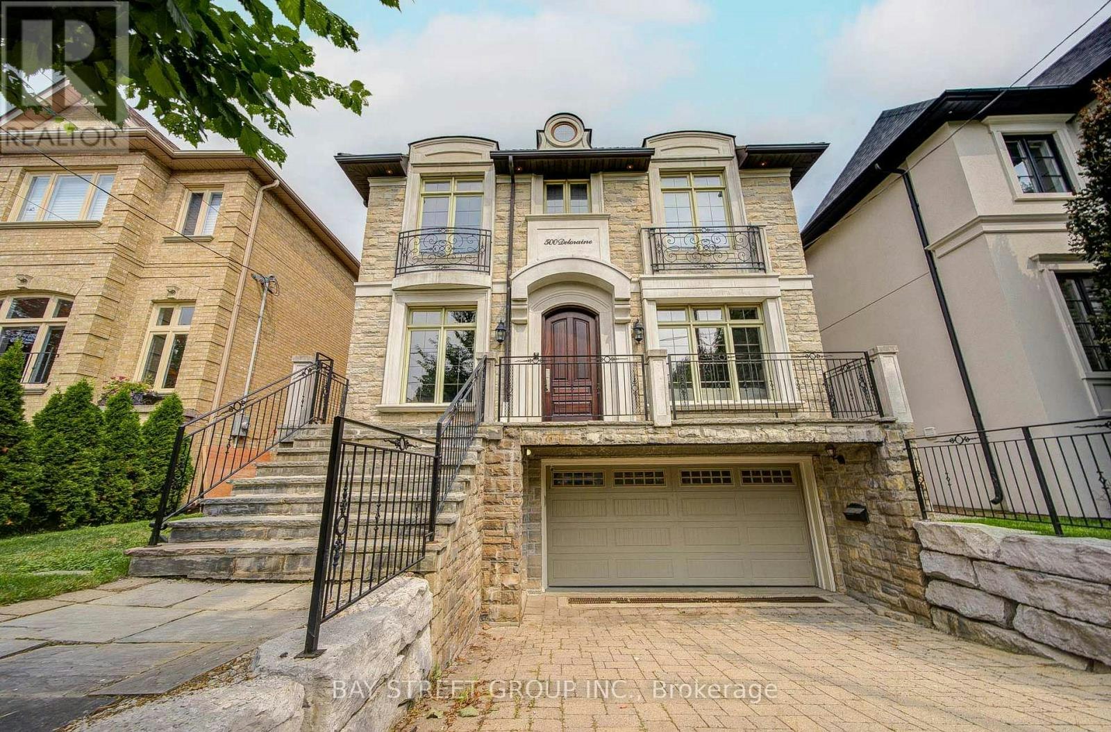 500 Deloraine Avenue, Toronto, ON, M5M 2B8