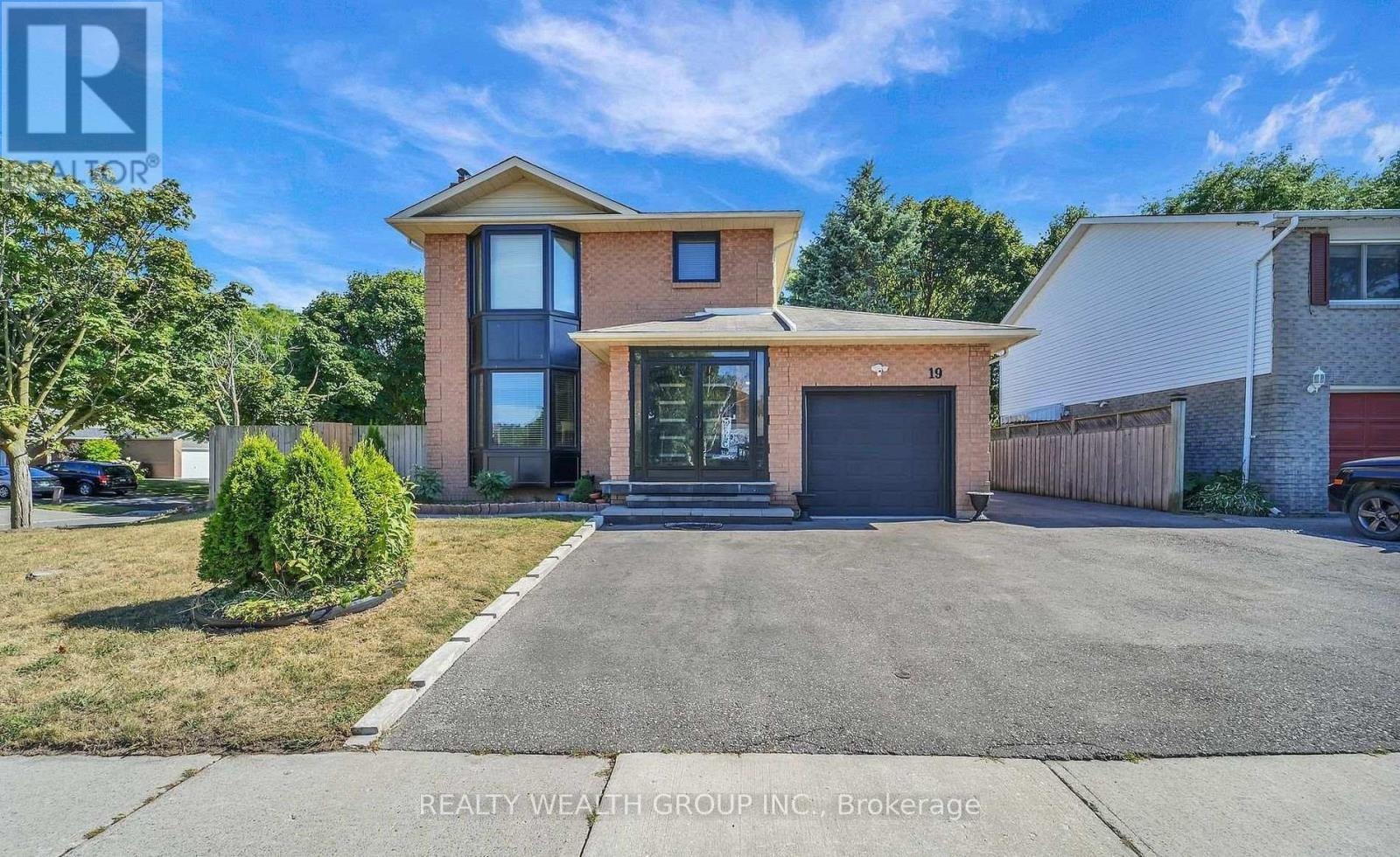 19 Glenabbey Drive, Clarington, ON, L1E 1C1