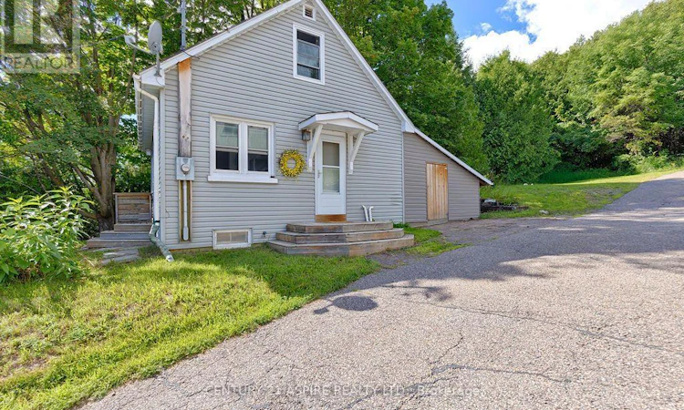 168 Bonnechere Street E