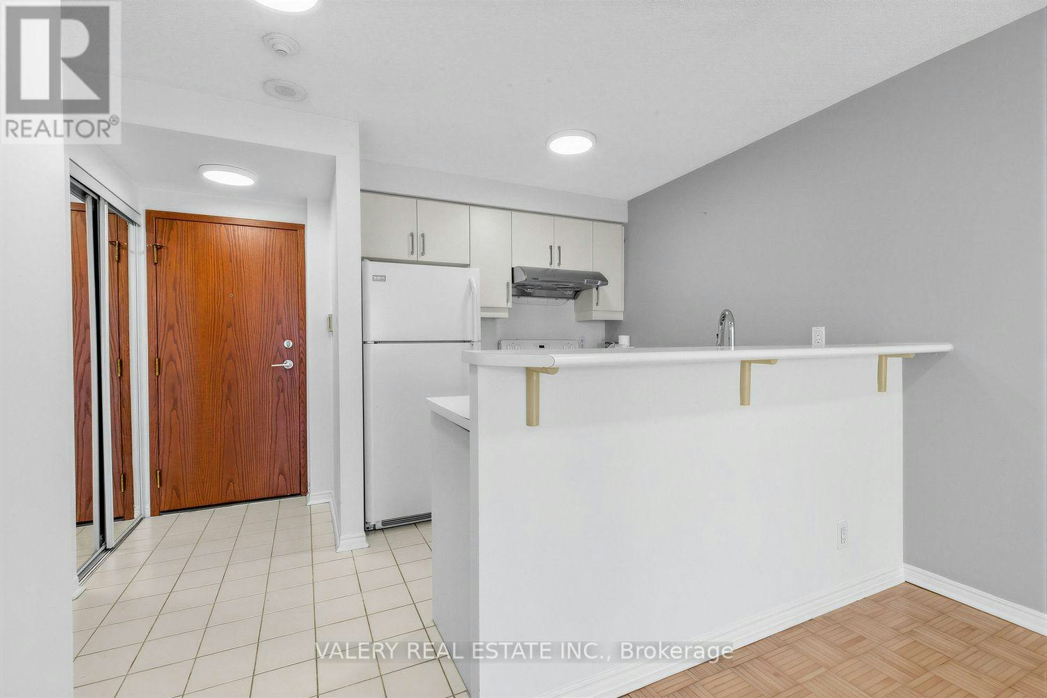 2910-10 Yonge Street, Toronto, ON, M5E 1R4 - 3