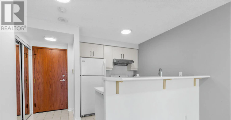 2910-10 Yonge Street, Toronto, ON, M5E 1R4 - 3