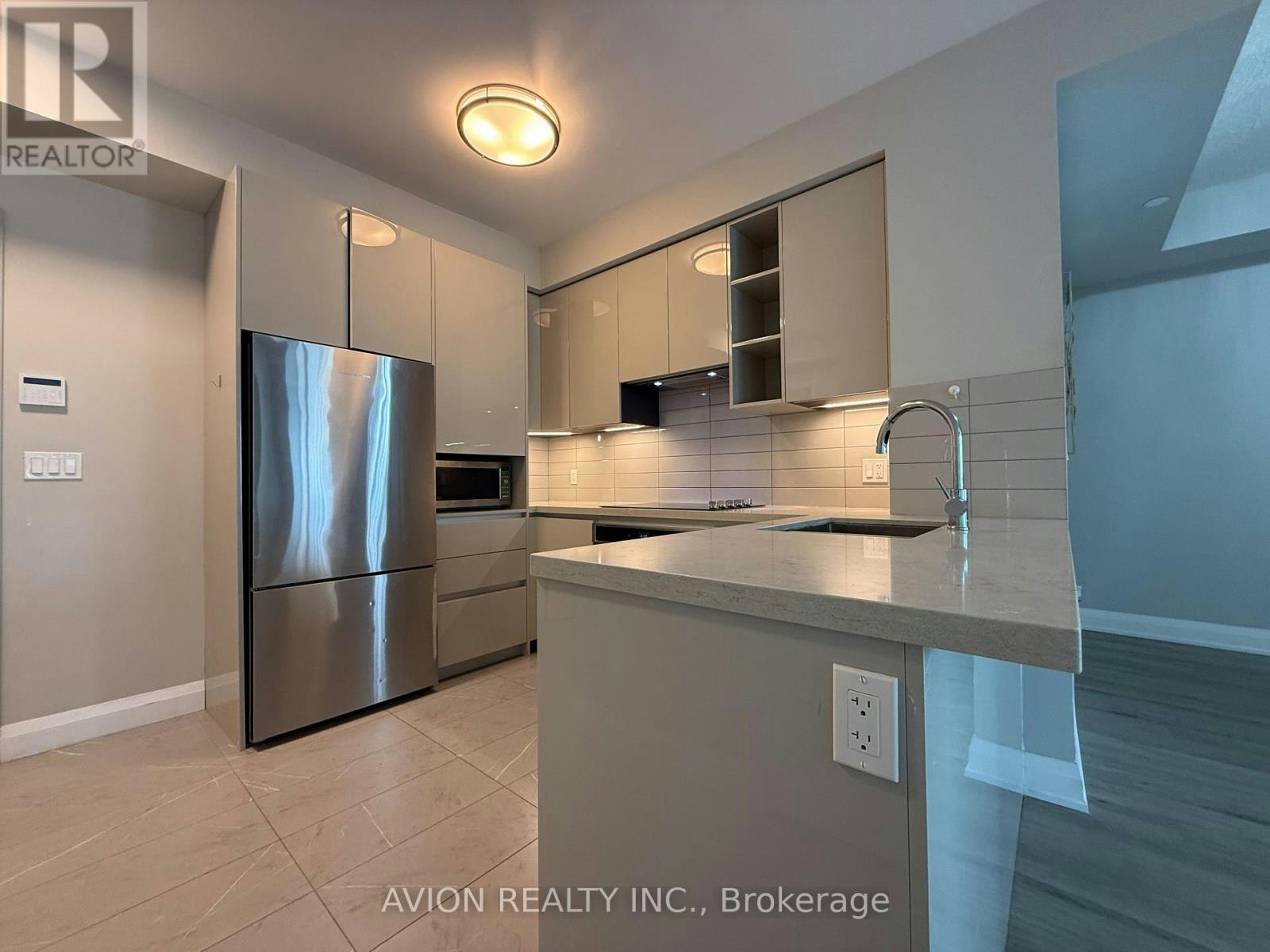 510-398 7 Highway Street E, Richmond Hill, ON, L4B 1A7