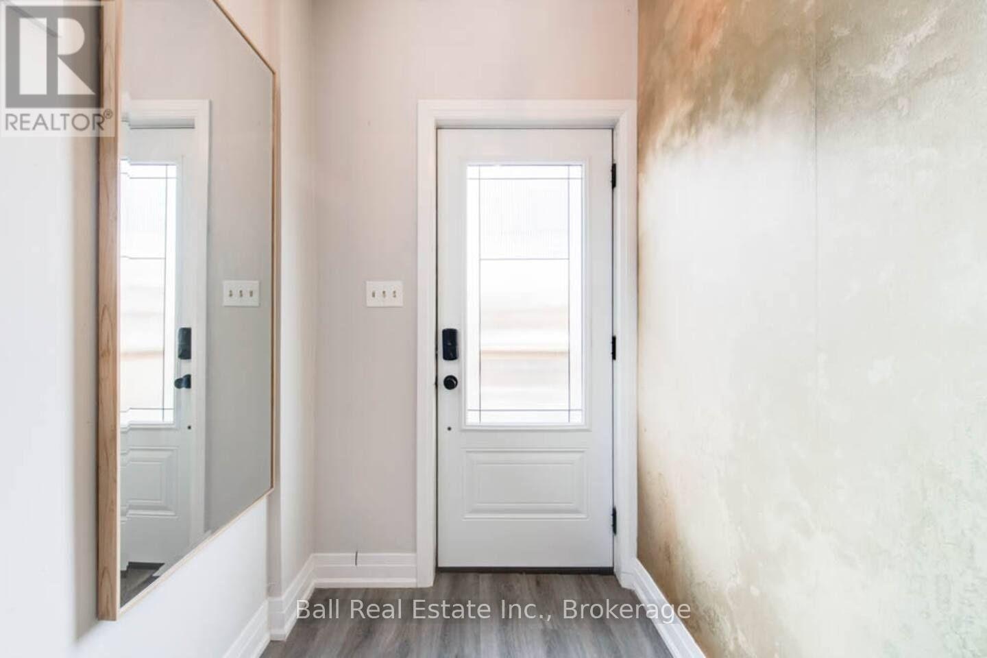 5-291 Stewart Street, Peterborough, ON, K9J 3N2 - 3