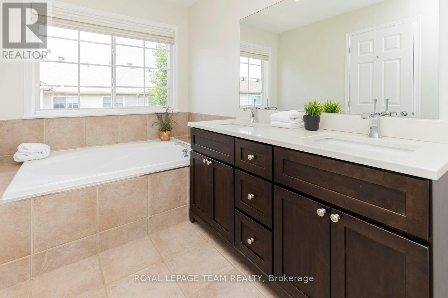 25 Kirkstone Private, Ottawa, ON, K2J 5E7 - 32