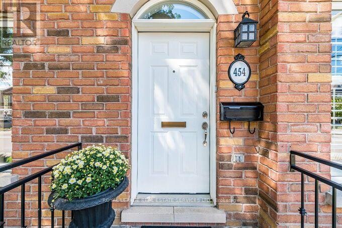 454 St Johns Road, Toronto, ON, M6S 2L2