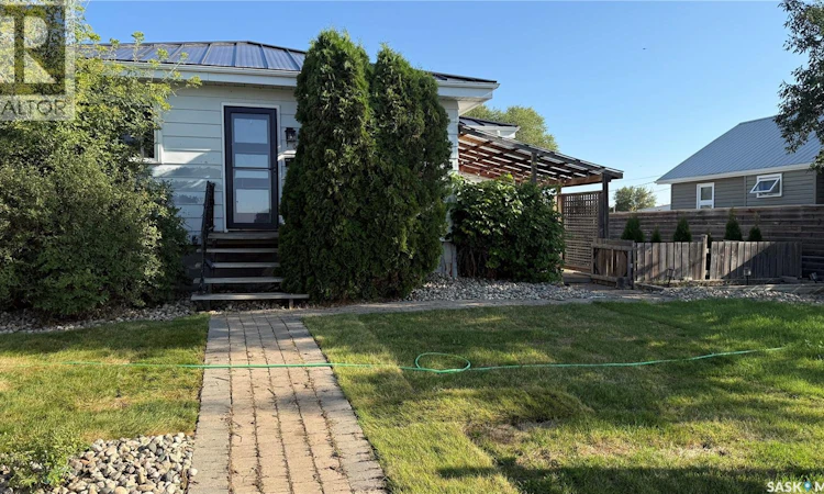 108 Front Street N